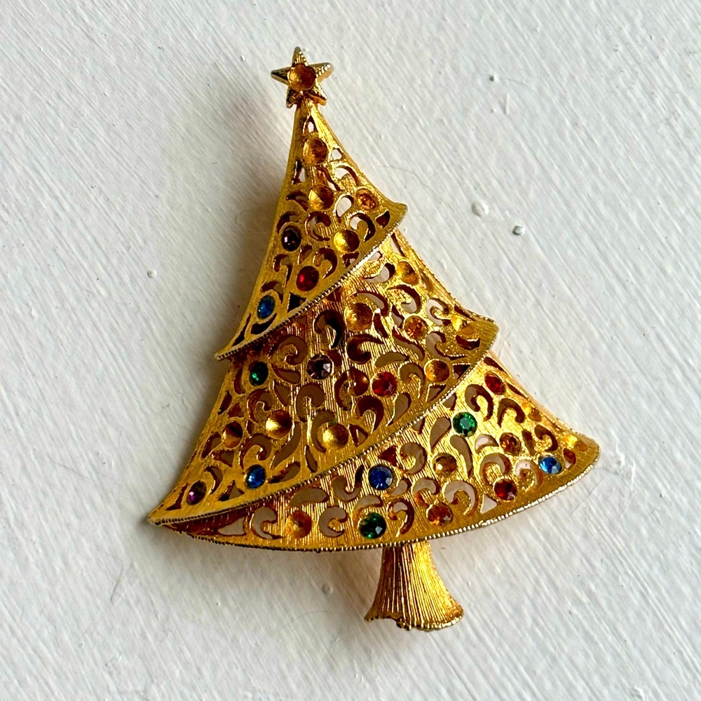 JJ Jonette Christmas Tree Brooch – Gold w/ Multicolored Rhinestone Ornaments